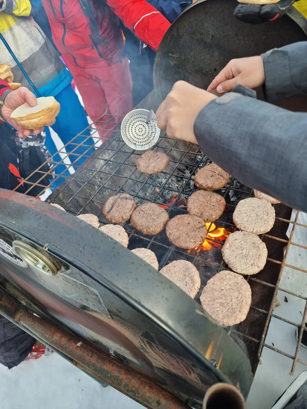 Barbacoa de grupo en uno de los viajes