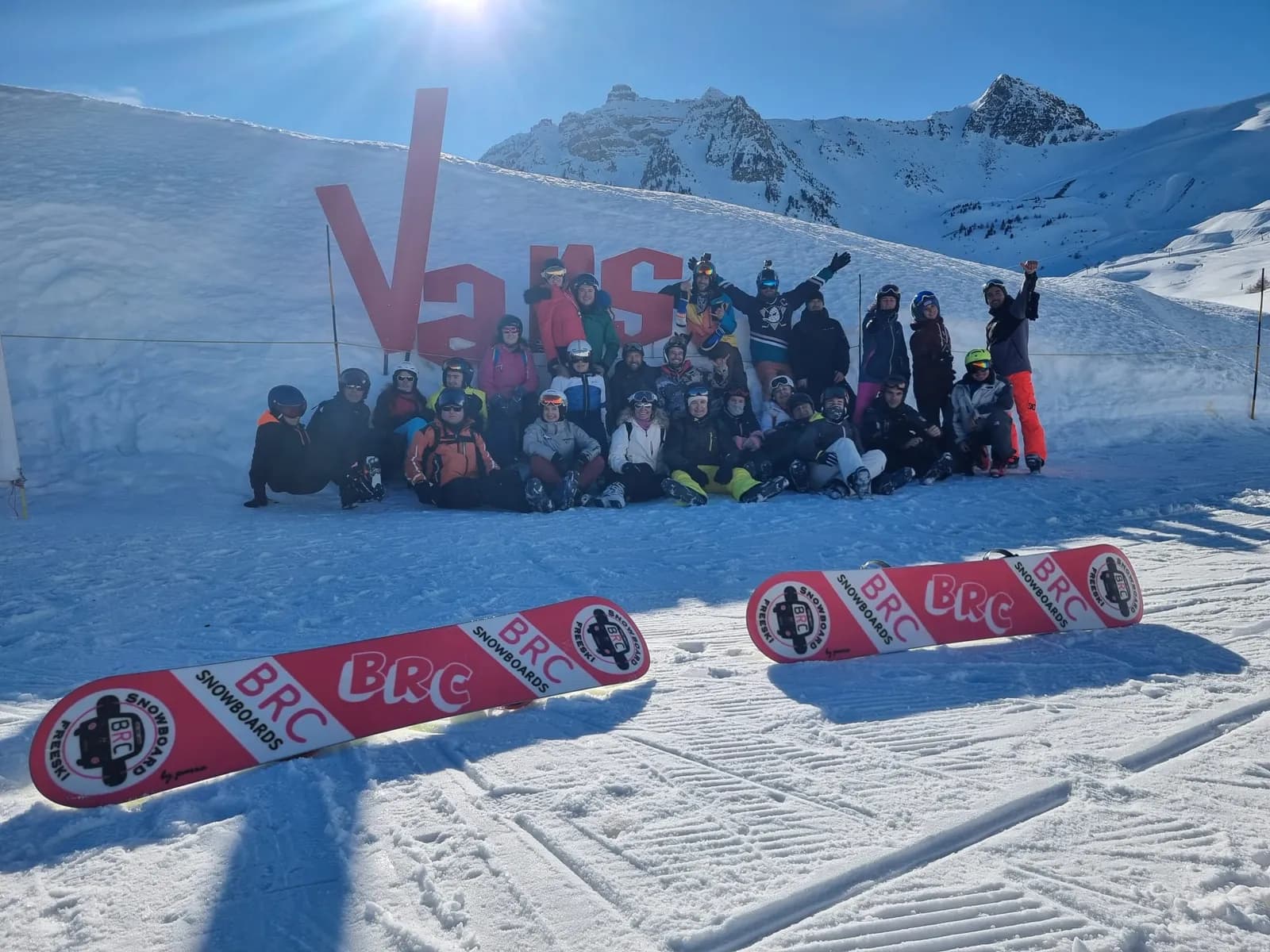 Grupo de Bus Rider Camps en la nieve